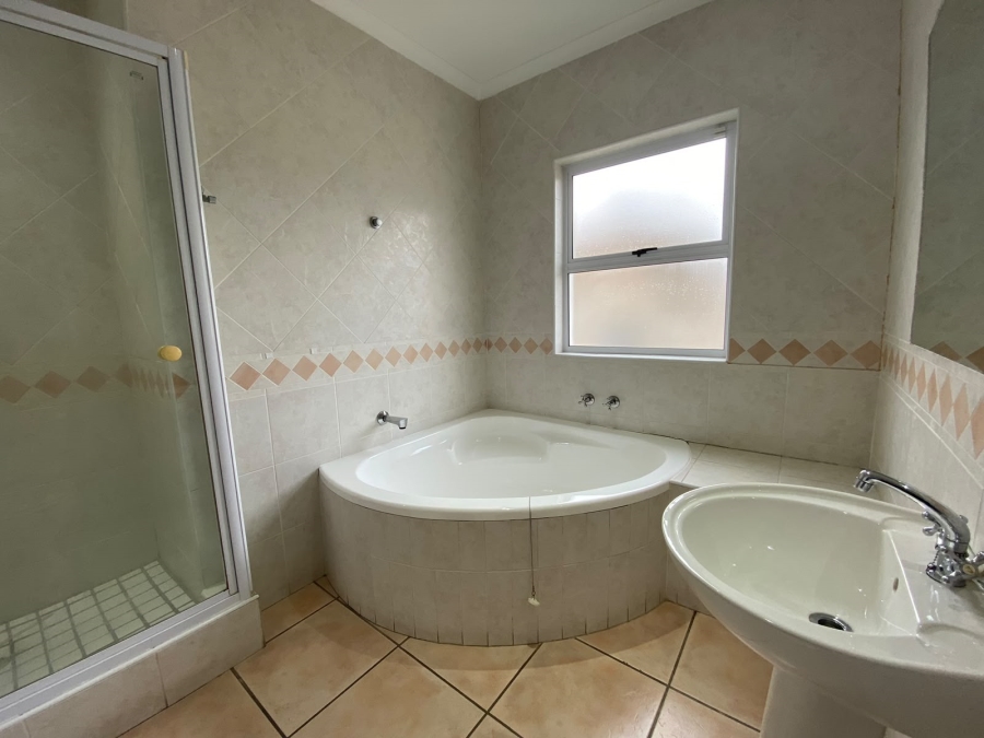 To Let 3 Bedroom Property for Rent in Parklands Western Cape